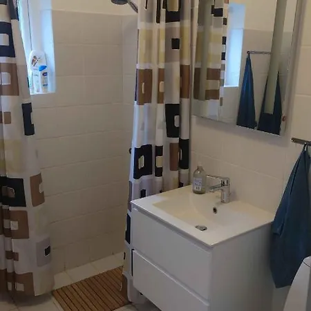 Villa Charming Town House Located In Idyllic Rsdale *